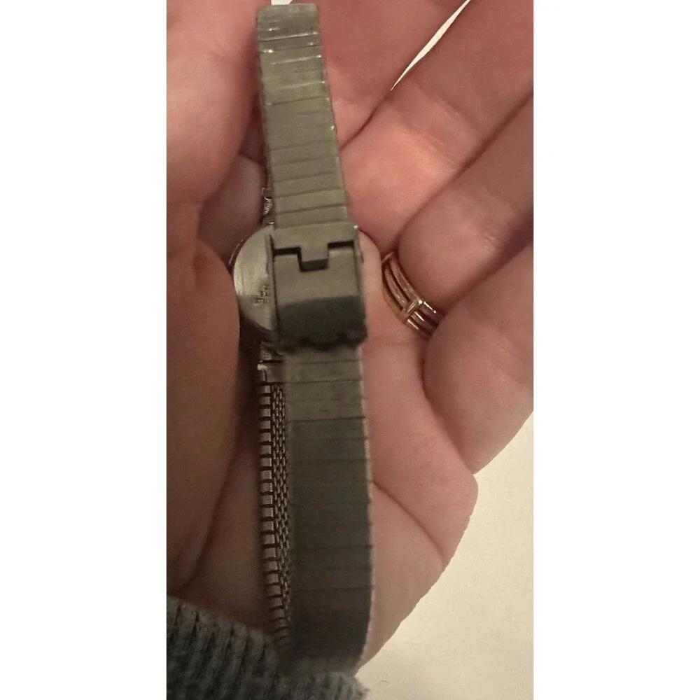 Vintage Timex Women’s Wrist Watch Silver Tone